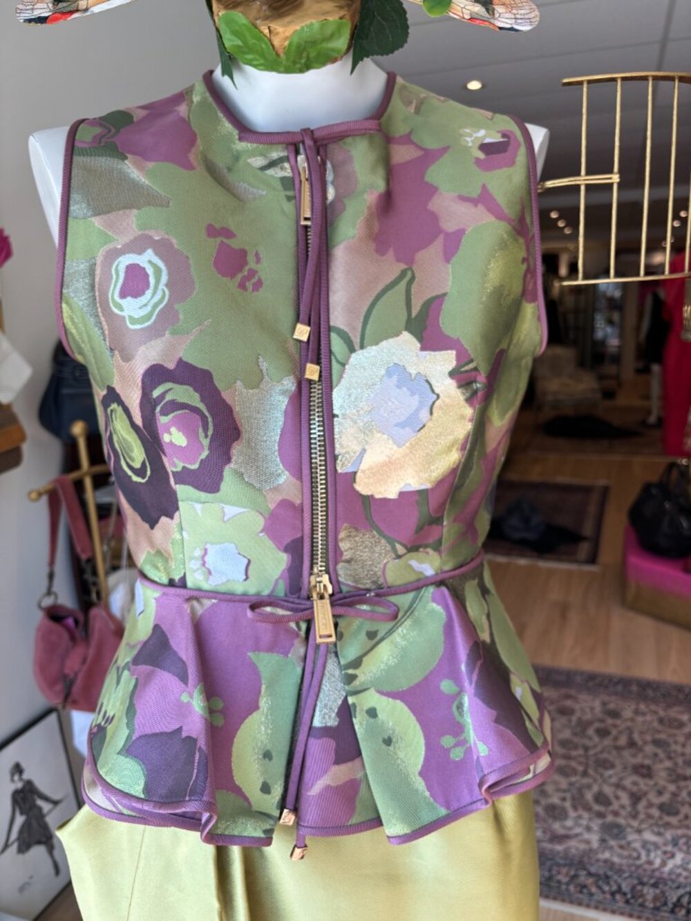 DSQUARED2 Never Worn Vest 44 (ITL) 35x30 and shoulder to hem 21"